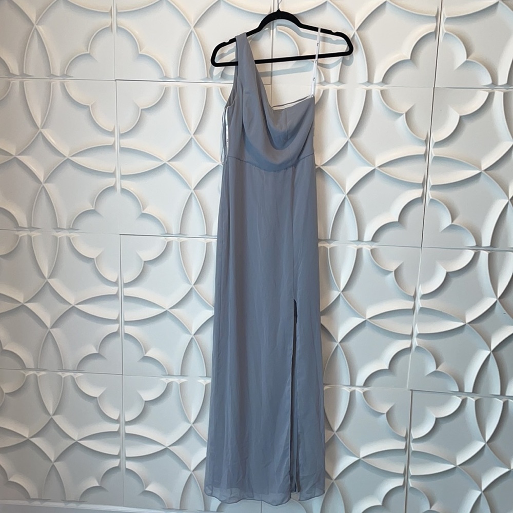 NEW Thread Addison lux chiffon 1 shoulder dress platinum sz 4.  Kk